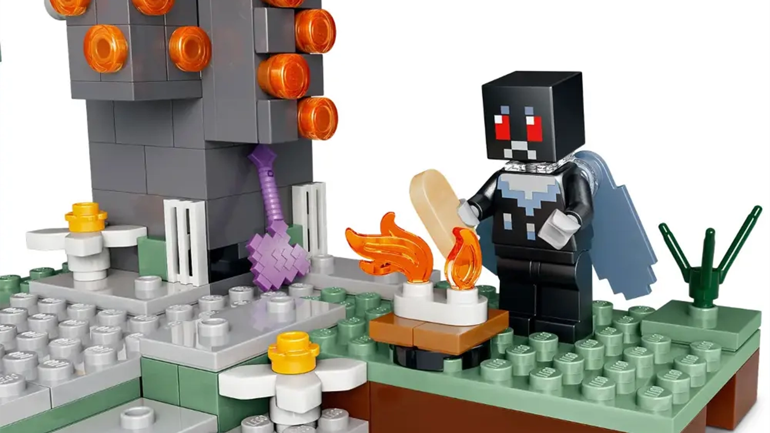 Detailný pohľad na časť zostaveného biomu zo stavebnice LEGO® Minecraft® 21586 Bledá záhrada a figúrku s doplnkami.