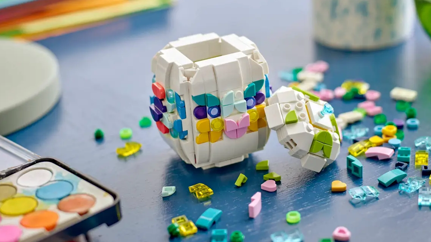 Stavebnice LEGO&reg; 40816 Dekorativn&iacute; velikonočn&iacute; vaj&iacute;čko s otevřenou horn&iacute; č&aacute;st&iacute;