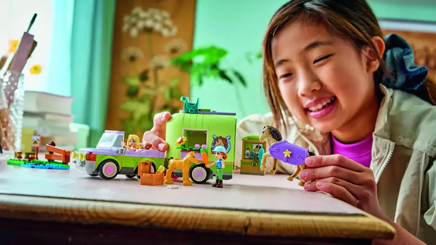 Dítě si hraje se stavebnicí LEGO® Friends 42695