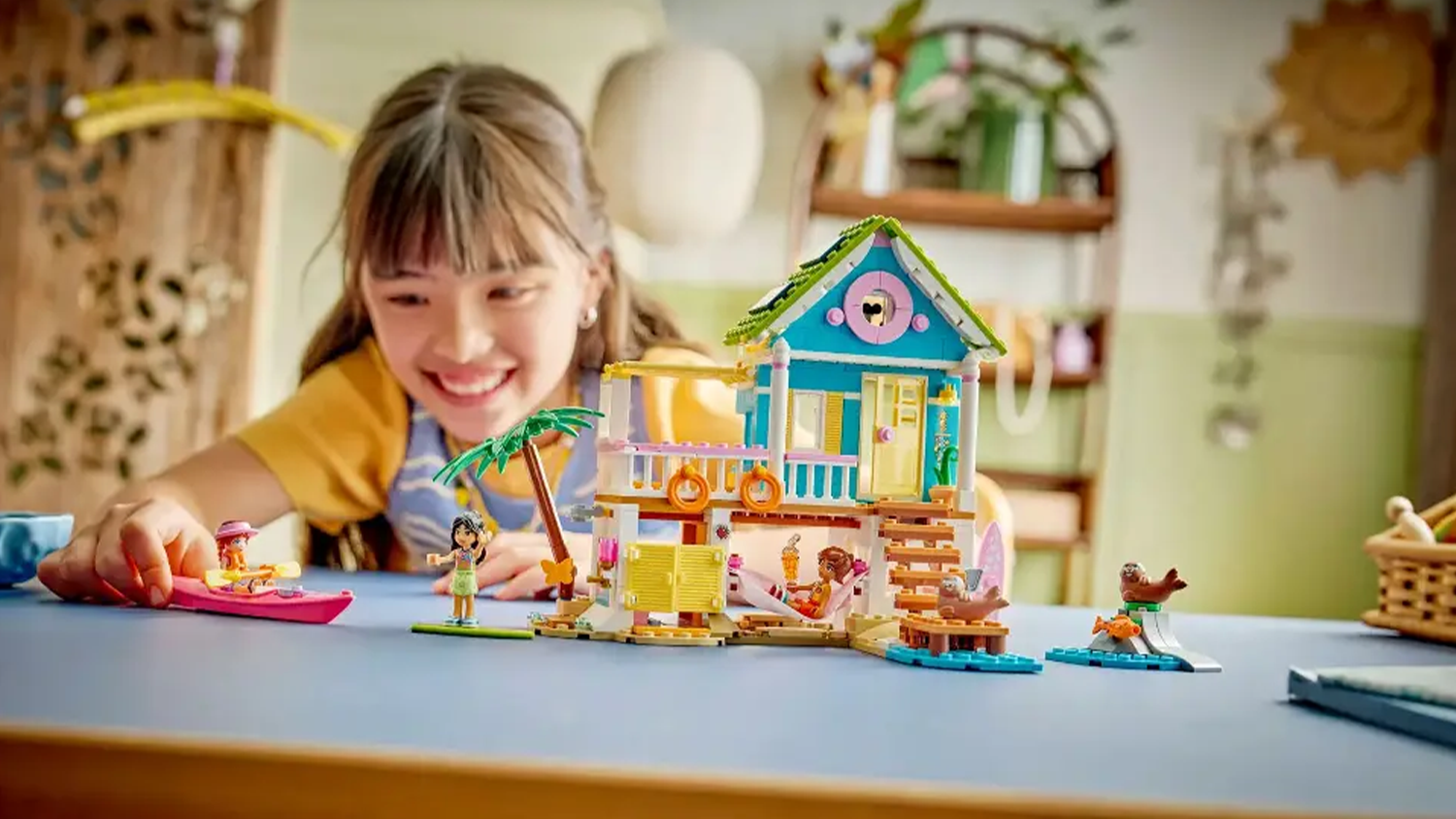 Dievča sa hrá so stavebnicou LEGO® Friends 42699