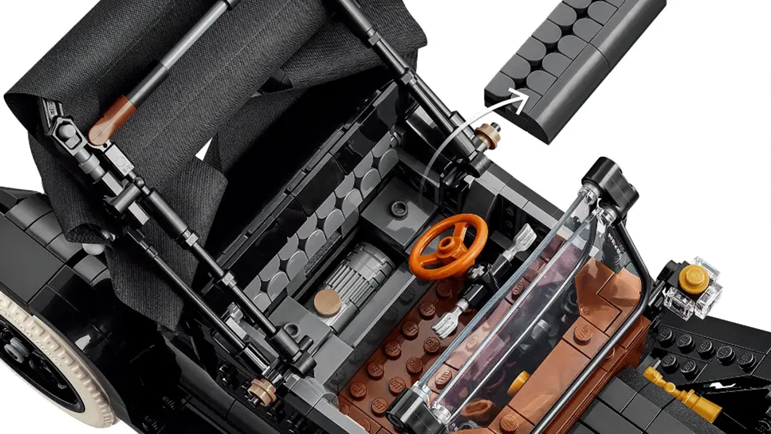 Palivová nádrž ukrytá pod sedadlem vozu ze stavebnice LEGO® Icons 11376 Ford Model T
