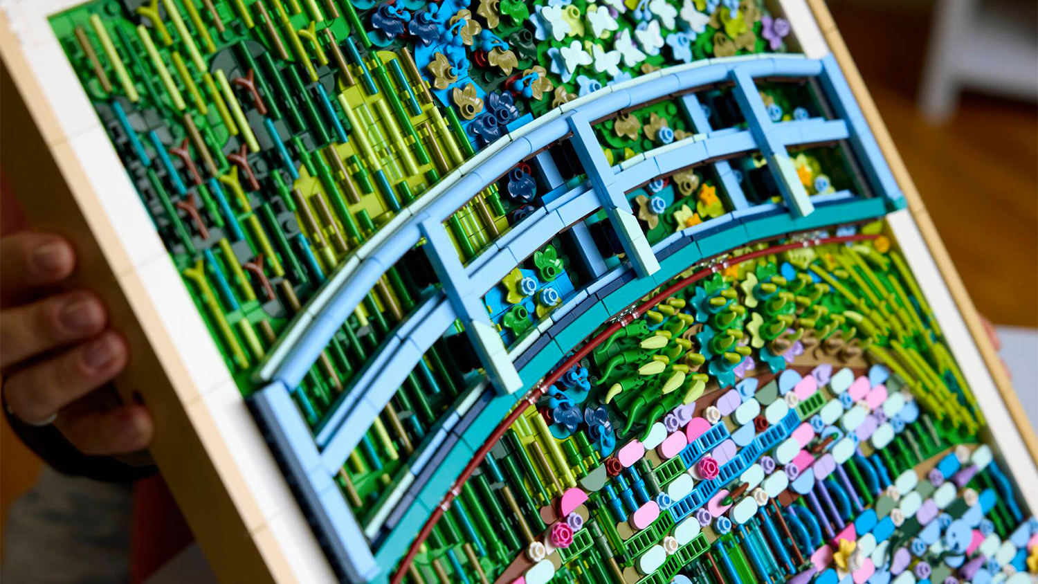 Detail mostu stavebnice LEGO® Art 31220 Claude Monet – Most nad jezírkem s lekníny