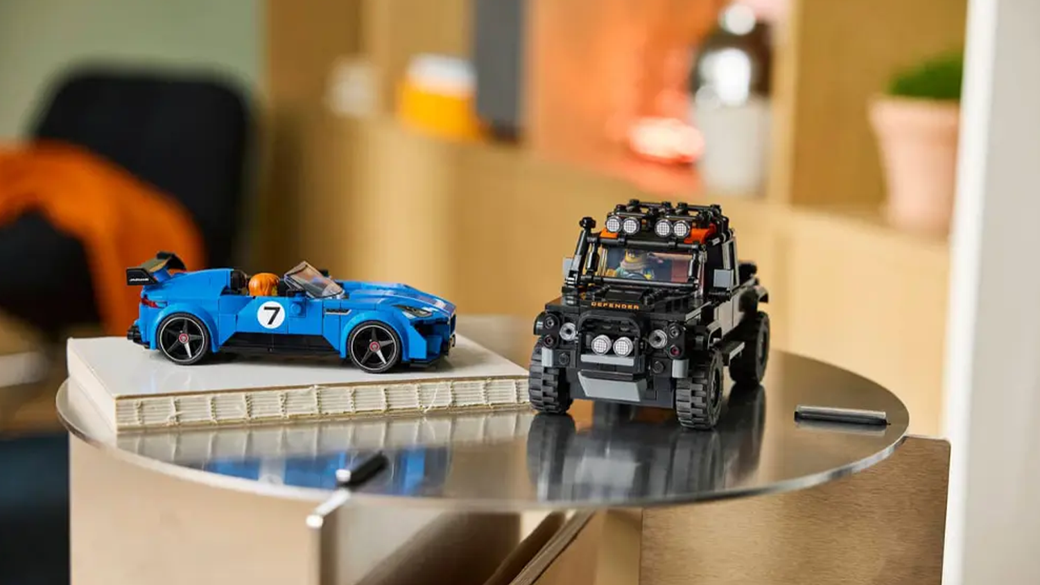 Vystaven&eacute; modely automobilů v pokoji
