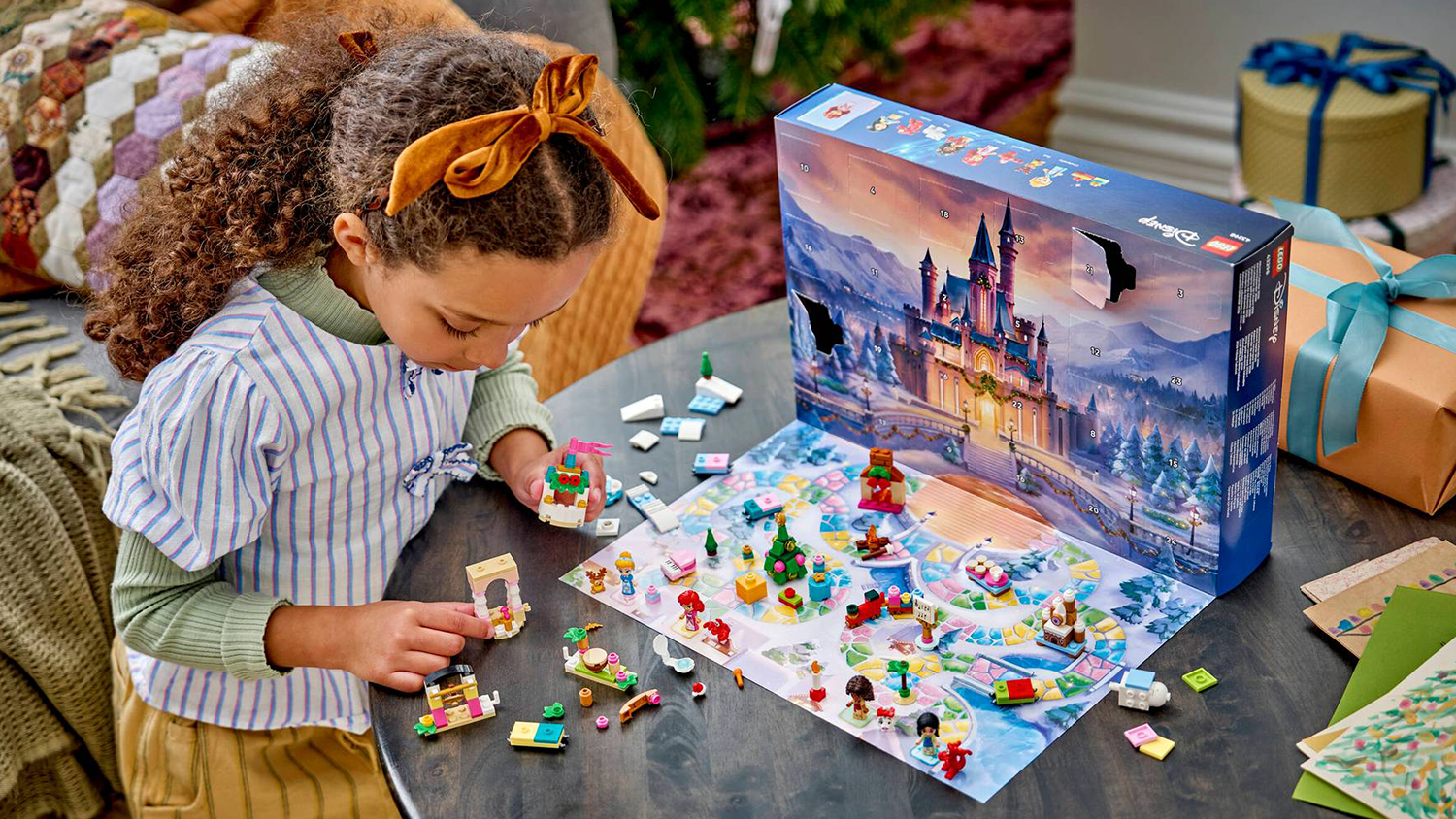 Deti sa hrajú s LEGO® Disney Princess Adventným kalendárom 2026