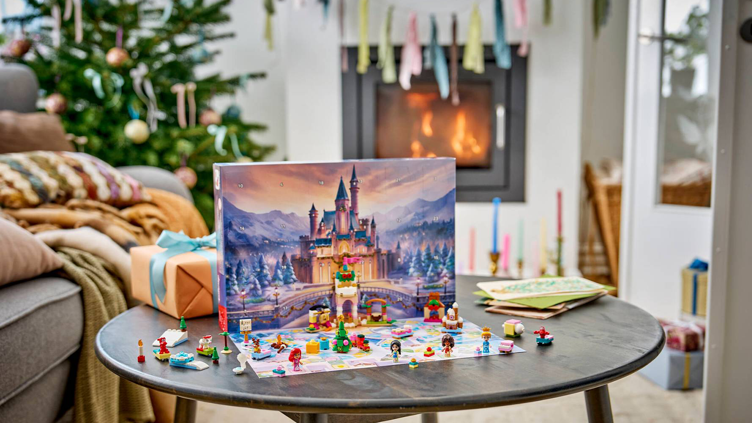 Postavičky a modely z LEGO® Disney Princess Adventného kalendára 2026