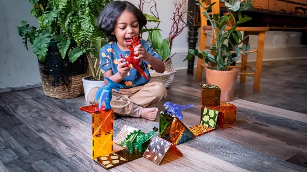 D&iacute;tě hraj&iacute;c&iacute; si se stavebnic&iacute; MAGNA-TILES_02