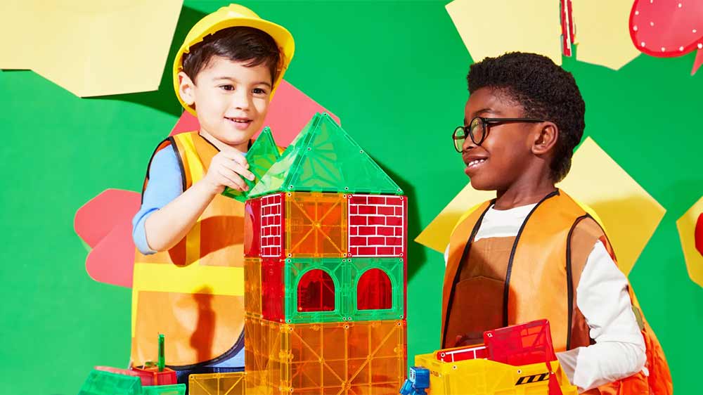 Vysok&aacute; stavba z magnetick&eacute; stavebnice MAGNA-TILES_03