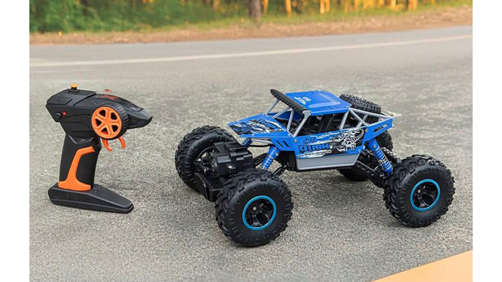 Auto na d&aacute;lkov&eacute; ovl&aacute;d&aacute;n&iacute; MXRC-300 modr&eacute; v ter&eacute;nu s d&aacute;lkov&yacute;m ovl&aacute;d&aacute;n&iacute;m_03
