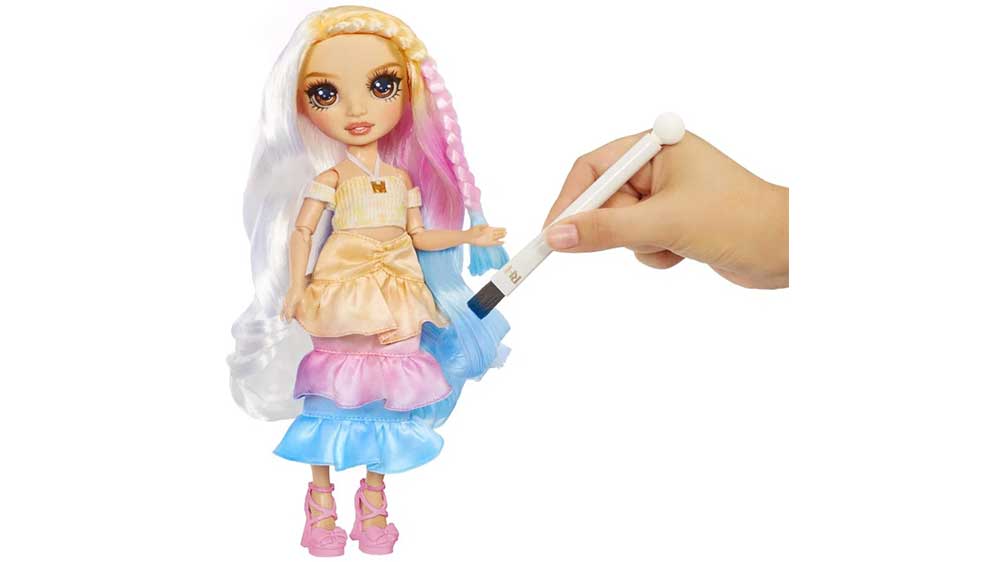 Panenka MGA 26507598 Rainbow High brown eyes namáčená vodou pomocí štětečku_02