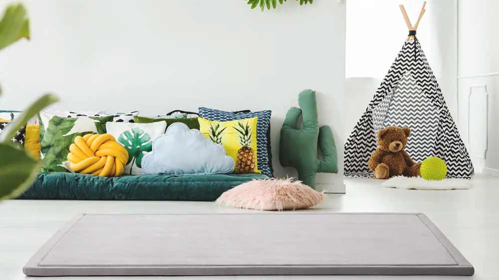 Koberec sivý MOMOMI 150 × 200 cm v izbičke_03