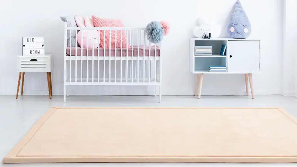 Koberec béžový MOMOMI 200 × 300 cm v dětském pokojíčku_02