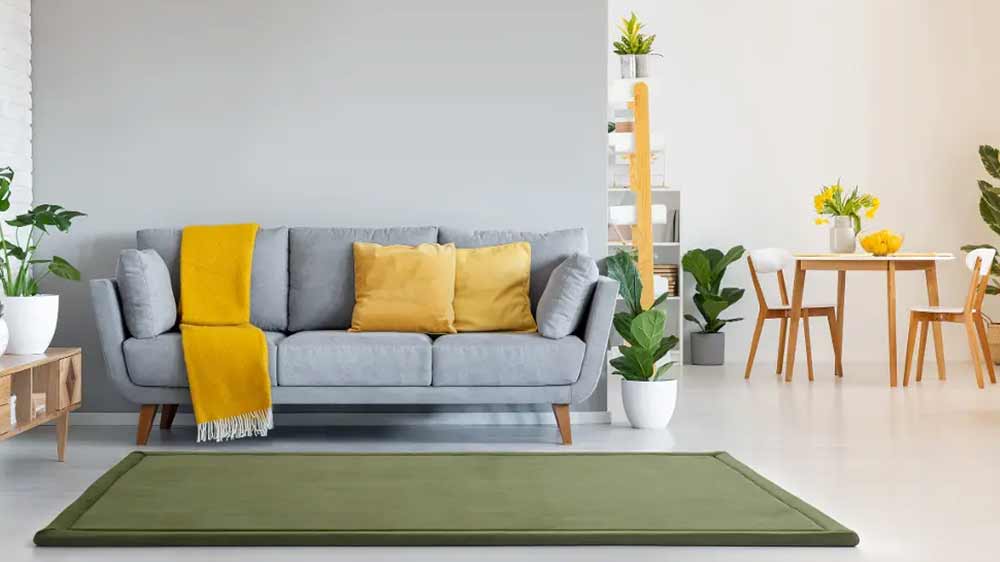 Koberec olivový MOMOMI 190 × 240 cm v pokoji_02