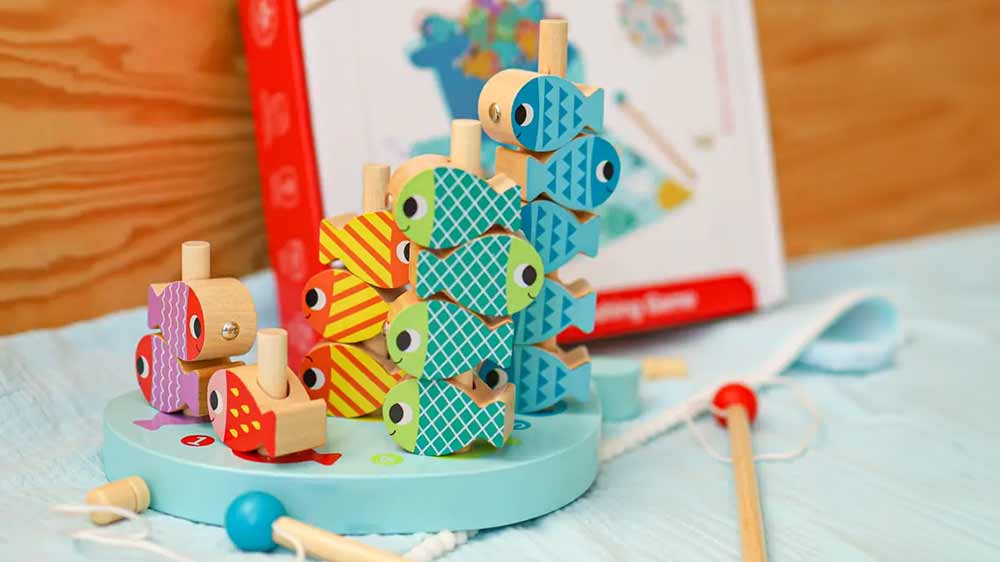 Rybičky naskl&aacute;dan&eacute; na tyč&iacute;ch hračky Tooky Toy_02