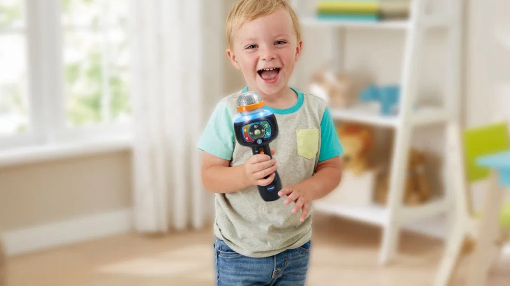 Chlapeček s mikrofonem_02