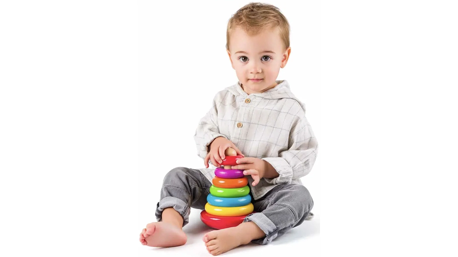 Dítě si hraje se skládací pyramidou Woody_02