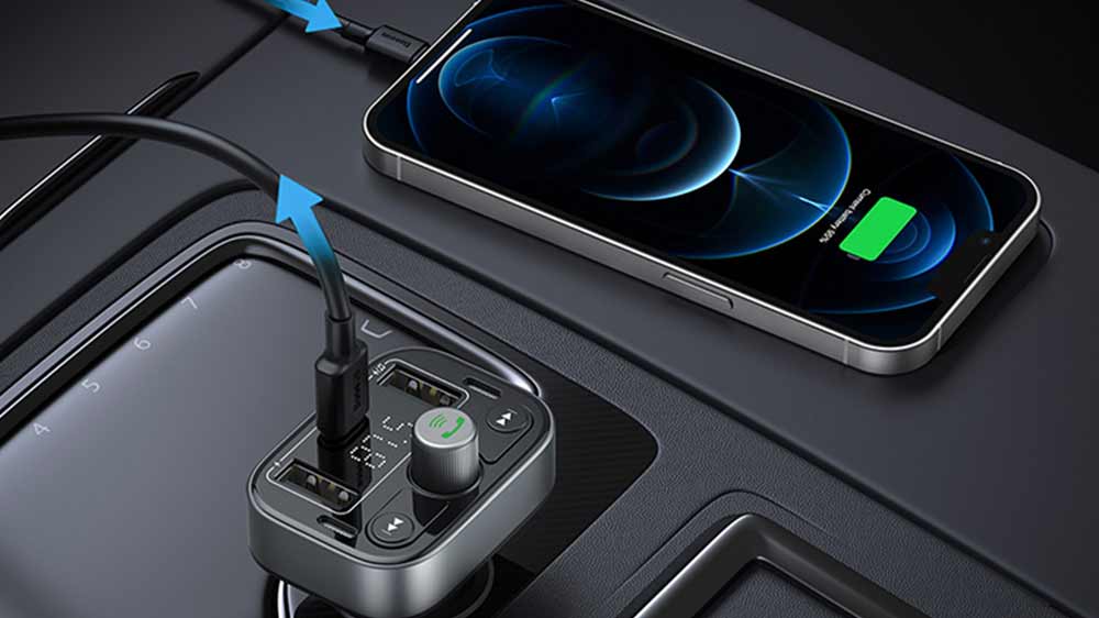 Nab&iacute;jen&iacute; telefonu přes FM transmitter Baseus S-09_03