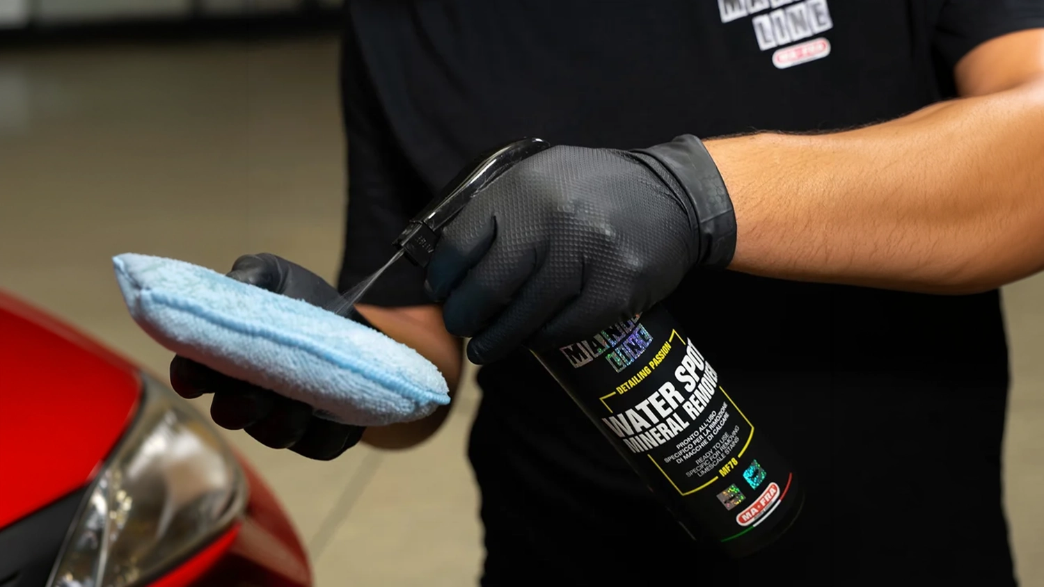 Muž strieka odstraňovač vodn&yacute;ch spotů a miner&aacute;lov MANIAC 500 ml (MF-78) na nanohubku