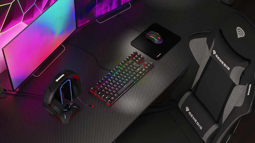 Hern&iacute; židle NITRO 440 G2 u hern&iacute;ho poč&iacute;tače_02