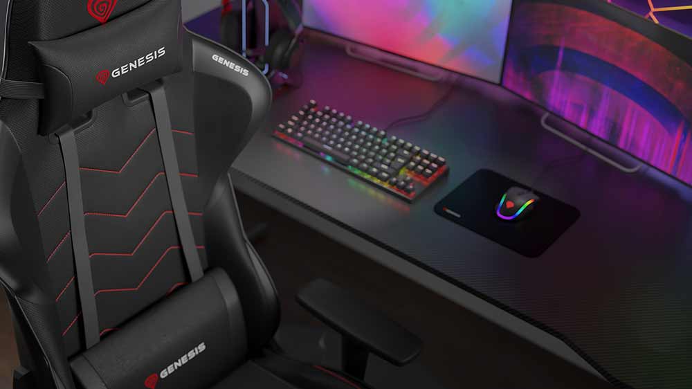 Hern&iacute; židle Genesis NITRO 550 G2 u hern&iacute;ho stolu_02