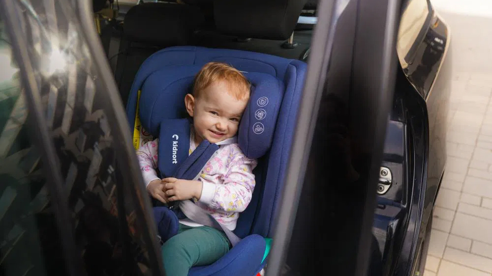 Dítě v autosedačce Kidnort Radjur Leg_02
