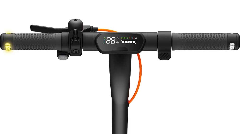 Displej zabudovan&yacute; v ř&iacute;d&iacute;tk&aacute;ch elektrick&eacute; koloběžky Segway KickScooter Ninebot E2 Pro E_04