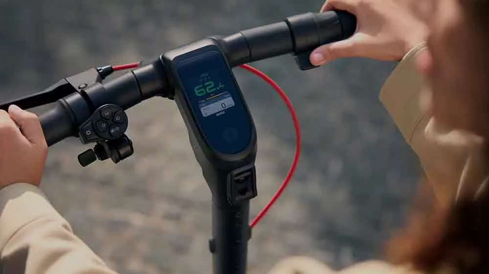 Displej elektrick&eacute; koloběžky Segway Ninebot F3 E_05