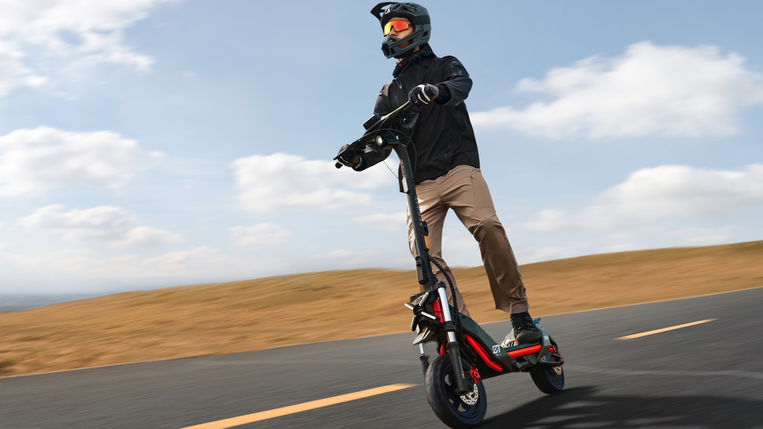 Jezdec na elektrokoloběžce Segway ZT3 Pro E eKickScooter