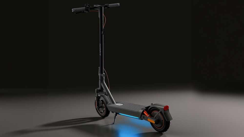 Electric Scooter Xiaomi 5 Max GL stojící na stojánku_02