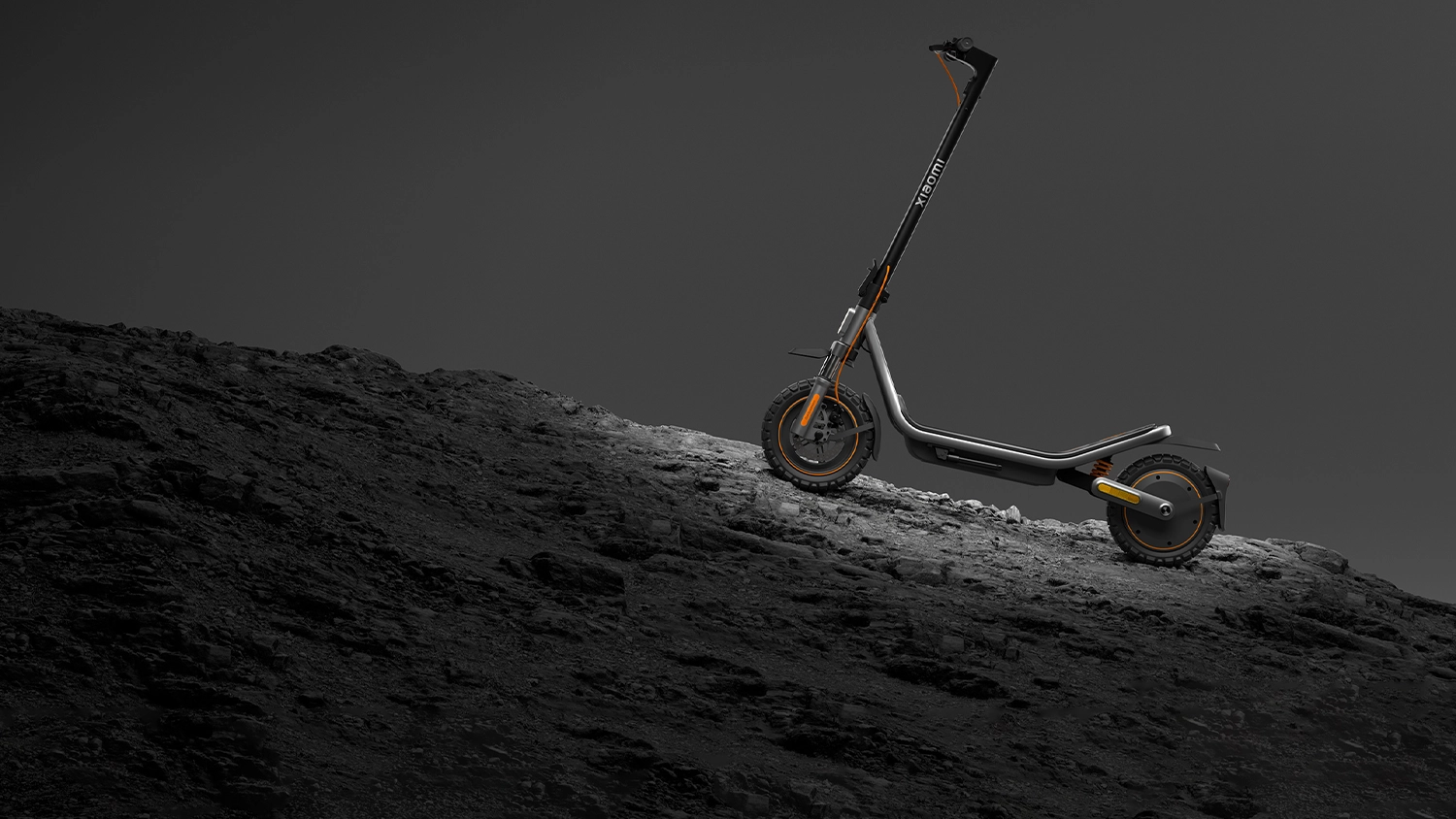Elektrokoloběžka Xiaomi Electric Scooter 6 Pro na kopci