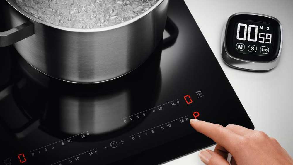 Indukční varná deska Electrolux EIV63443 má snadné ovládání_03