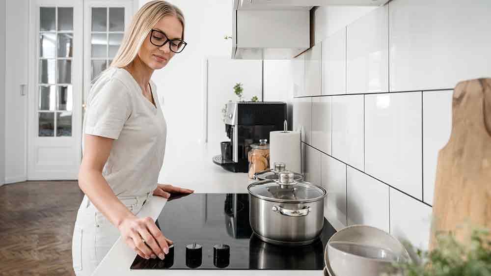 Žena pri varení_02