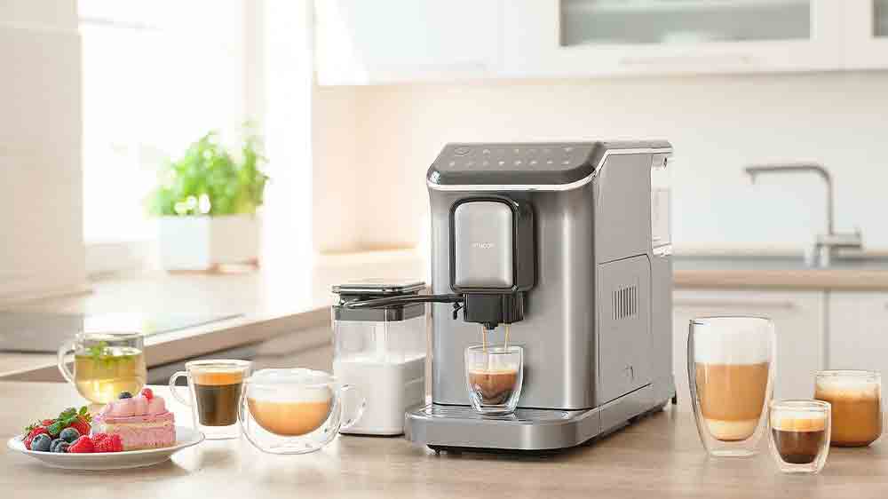 Automatick&eacute; Espresso Sencor SES 8000BK s pripraven&yacute;mi n&aacute;pojmi _02