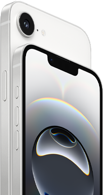 Pohled z boku na iPhone 16e v bílém provedení, pohled z boku, akční tlačítko, tlačítka hlasitosti a zadní Fusion fotoaparát