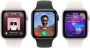 Tři zařízení Apple Watch SE 3 vedle sebe, na jednom se zobrazuje aplikace Hudba, na druhém příchozí telefonní hovor, na třetím zprávy iMessage