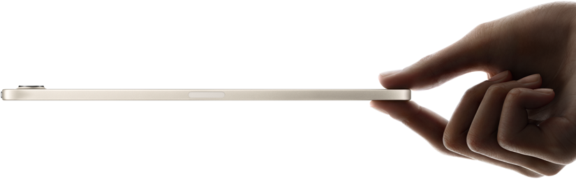 Boční pohled na iPad mini držený v ruce, tenká a lehká konstrukce