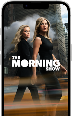 Pohled na displej iPhonu 17e, na kterém běží seriál The Morning Show v Apple TV