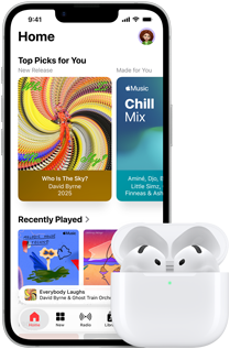 iPhone 17e, pohľad spredu, domovská stránka apky Apple Music, vedľa sú slúchadlá AirPods Pro 3 v otvorenom nabíjacom puzdre MagSafe