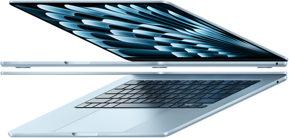 Dva otvorené MacBooky Air vo farbe nebeská modrá usporiadané do tvaru šípky, čo zdôrazňuje ich tenký profil