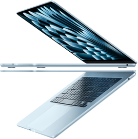 Dva otevřené MacBooky Air v blankytně modré uspořádané do tvaru šipky, což zdůrazňuje jejich tenký profil