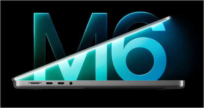 Pohled z&nbsp;boku na pootevřený stříbrný MacBook&nbsp;Pro, z&nbsp;jehož displeje vychází modrá záře, pozadí vyplňuje výrazný zářící text „M6“