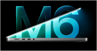 Pohled z&nbsp;boku na pootevřený stříbrný MacBook&nbsp;Pro, z&nbsp;jehož displeje vychází modrá záře, pozadí vyplňuje výrazný zářící text „M6“