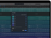MacBook&nbsp;Pro, Logic&nbsp;Pro, zvukové vlny, panel Stem Splitteru, kategorie: vocals, drums, bass, other, každá se samostatnou zvukovou vlnou