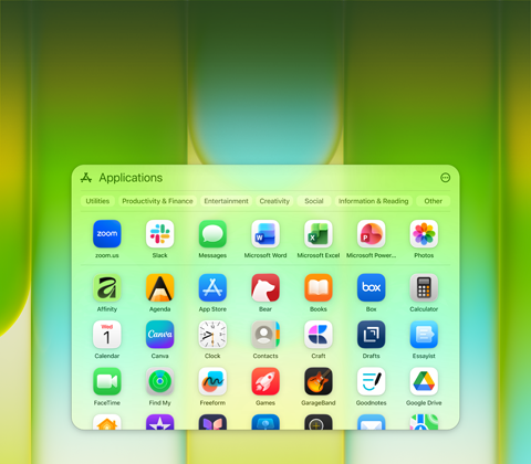 MacBook Neo, obrazovka s oknami aplikácií Microsoft PowerPoint, Word, Excel a OneNote, Google Chrome a Google Drive, FaceTime, Správy, Fotky, Poznámky, Canva, WhatsApp, Zoom, Essayist, Craft, Affinity, Box a Todoist