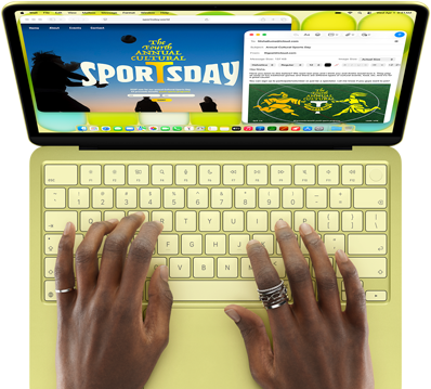 MacBook Neo v citrusovej farbe, ruky na klávesnici, používateľ má rozpísanú e-mailovú pozvánku na otvorenie umeleckej výstavy, ku ktorému je vedľa otvorená webová stránka