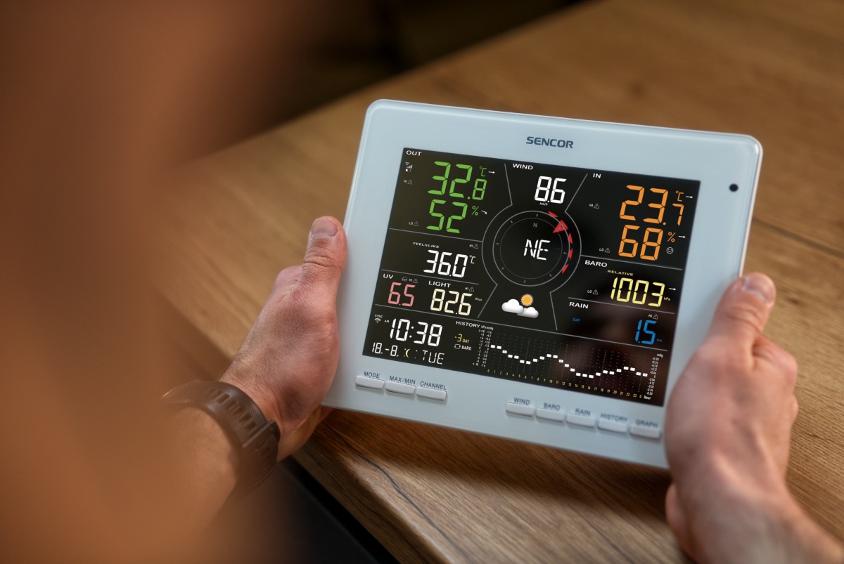 Velk&yacute; LCD displej meteostanice