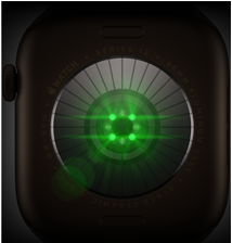 Pohled zezadu na Apple Watch Series 12, pouzdro z tmavě bronzového hliníku, několik okrouhlých snímačů se svítícími zelenými LED diodami, na levém boku korunka Digital Crown, olivový sportovní řemínek