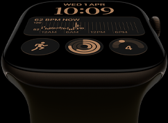 Apple Watch Series 12, pouzdro z tmavě bronzového hliníku, ciferník Modulární, komplikace: den a datum, Cvičení, kroužky aktivity, Hudba, na pravém boku korunka Digital Crown, olivový sportovní řemínek