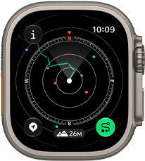 Apple Watch Ultra 4, titanové pouzdro, přírodní barva, funkce Návrat se zobrazenou trasou a kompasem, na pravém boku korunka Digital Crown, vyvýšené boční tlačítko